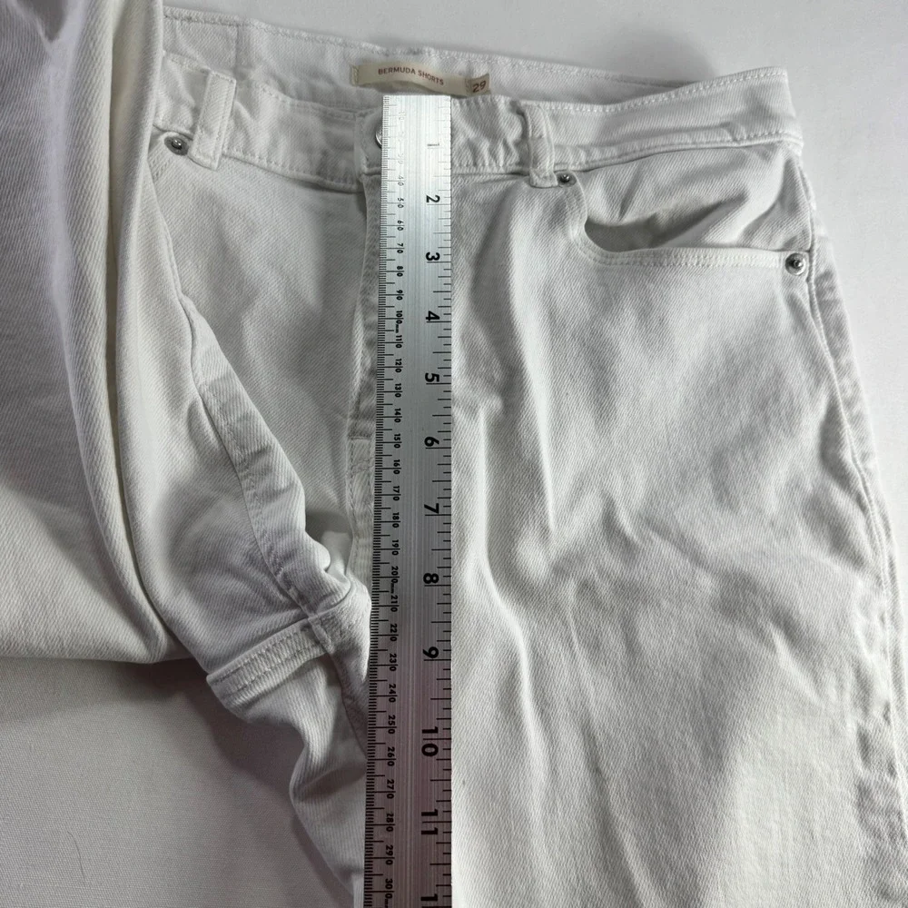 Levis Bermuda Shorts Womens 29 White Denim Mid Rise Knee Length 29969-0037